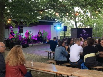 Das Weinfest der „Germania“ lockte viele Gäste in die idyllisch gelegenen Elzer Anlagen