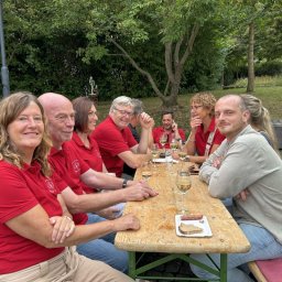 Zu Chor & V i n o sagen wir nie