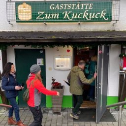 … nach nur einem kurzen falschen Abbiegen, die etwas verspätete Ankunft in Hambach