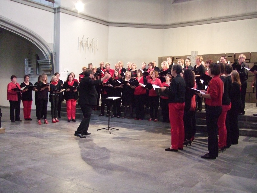 Blühende Chorlandschaften und begossene Sänger in Gießen