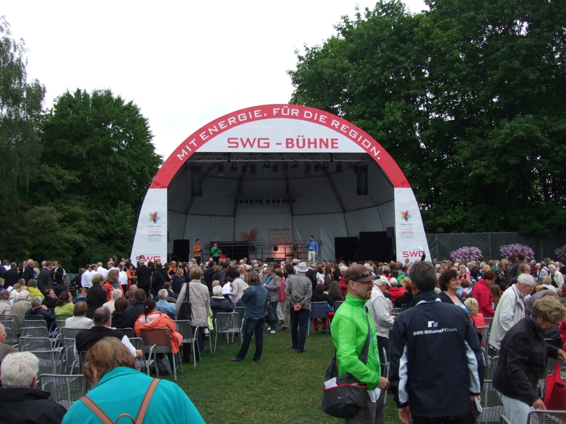 Blühende Chorlandschaften und begossene Sänger in Gießen