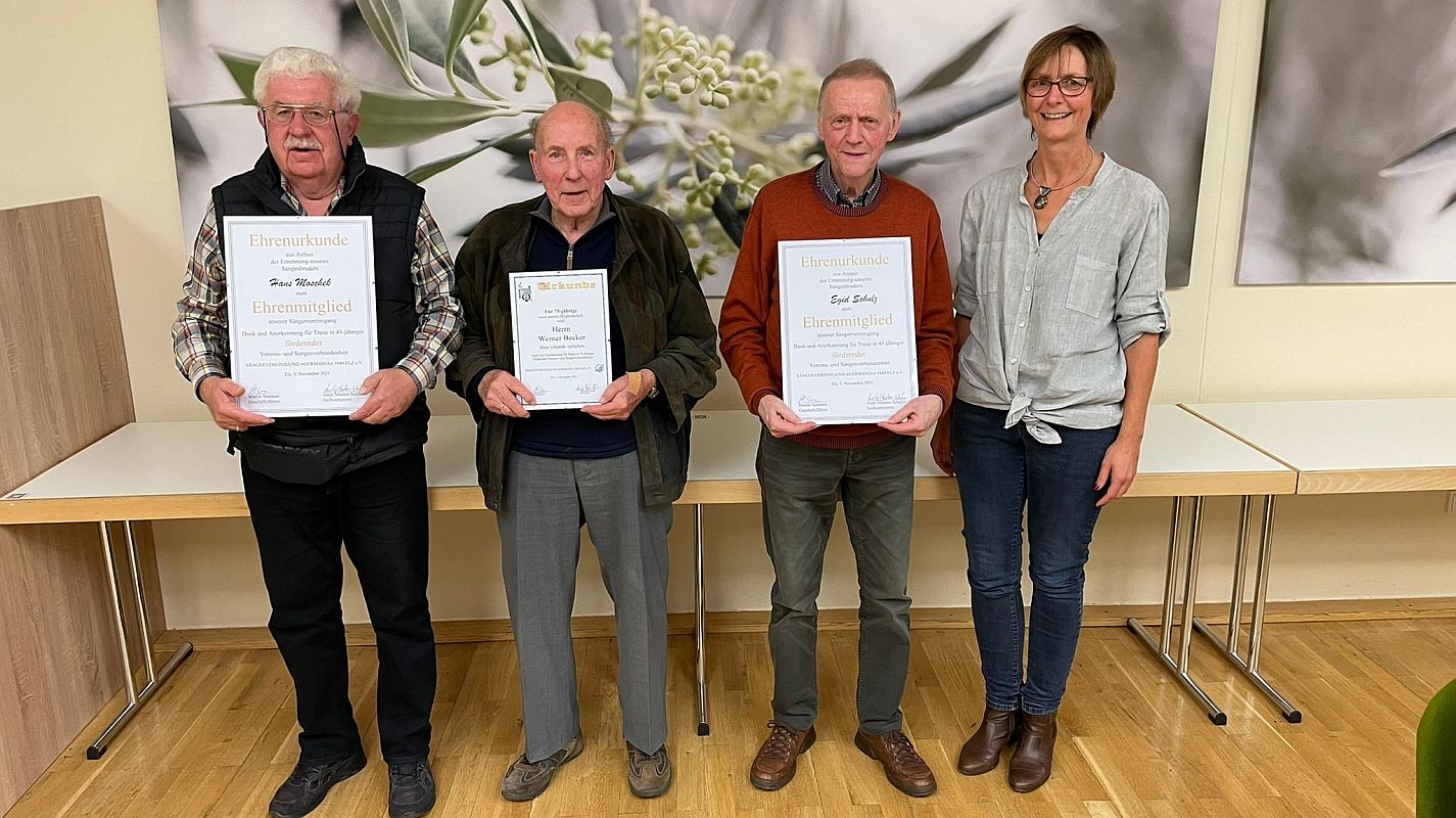 Für langjährige passive Mitgliedschaft in der „Germania“ wurden geehrt. Von links: Hans Moschek (45 Jahre), Werner Becker (75 Jahre), Egid Schulz (45 Jahre) und Präsidentin Jutta Novelli. 
